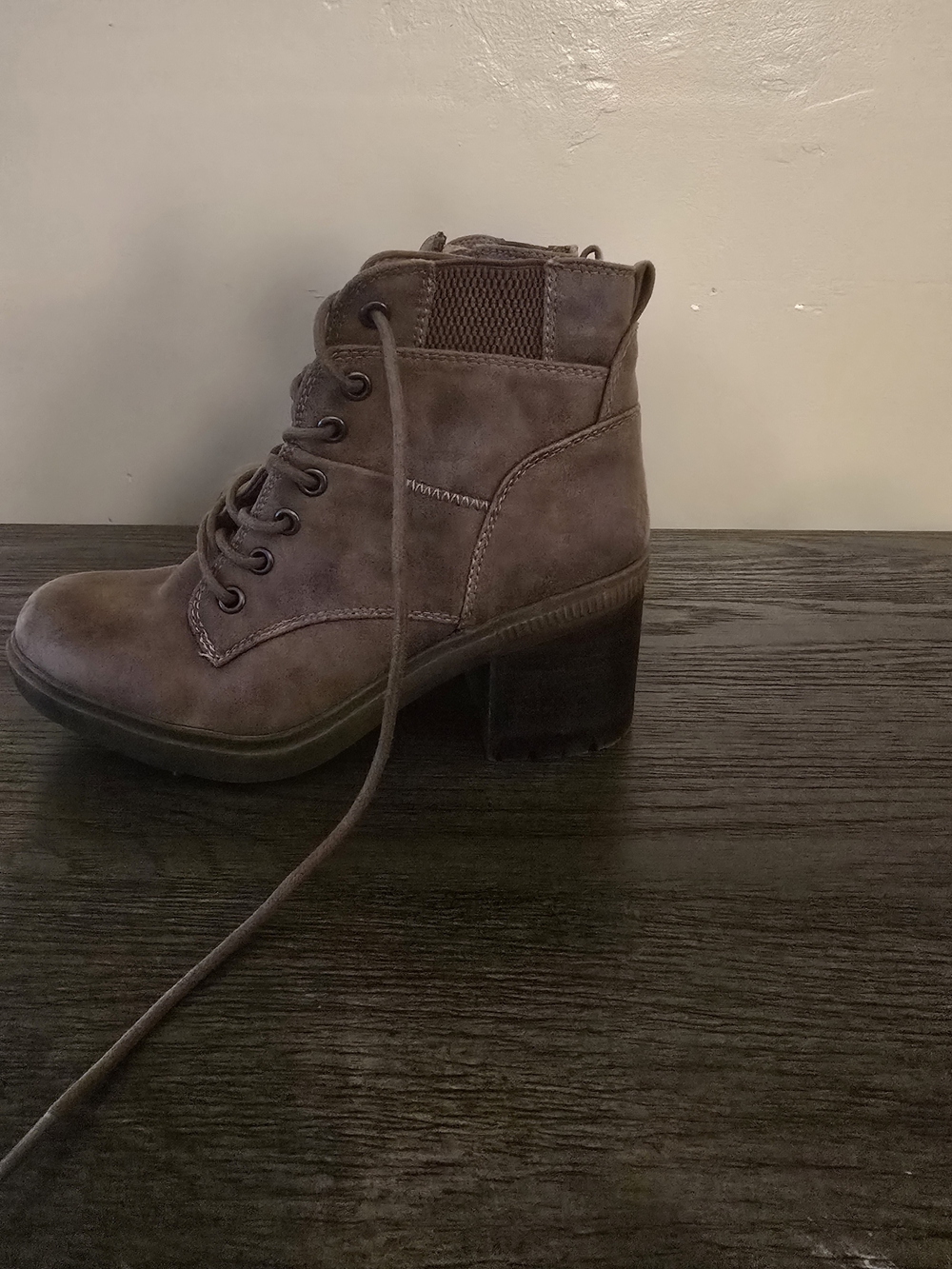 Source Unknown Gray-Brown Suede Lace-Up Ankle Bootie with Block Heel